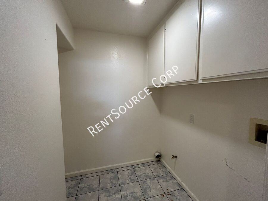 3210 Lantana Ct - Photo 6 of 36