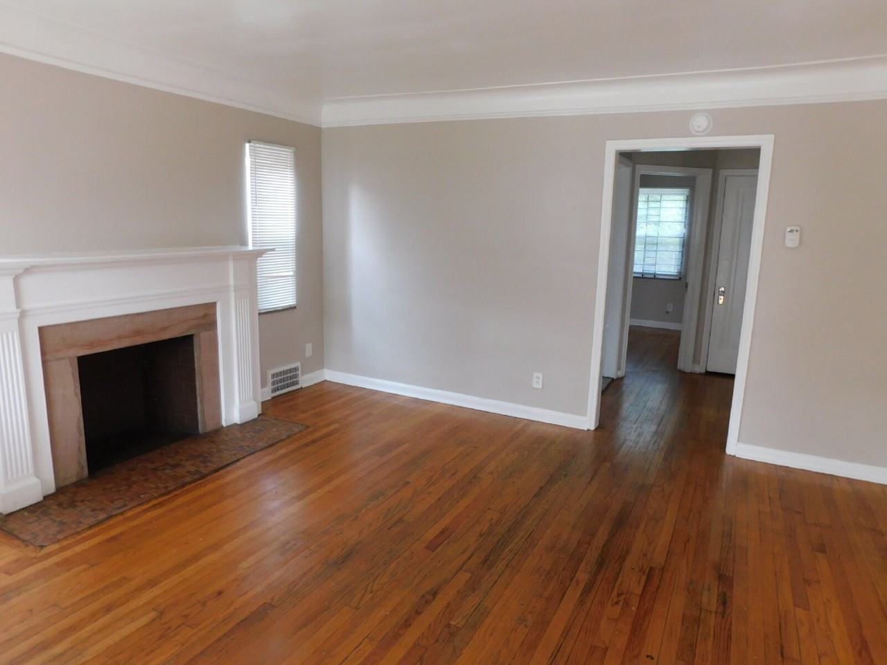 16601 Murray Hill St - Photo 2 of 10