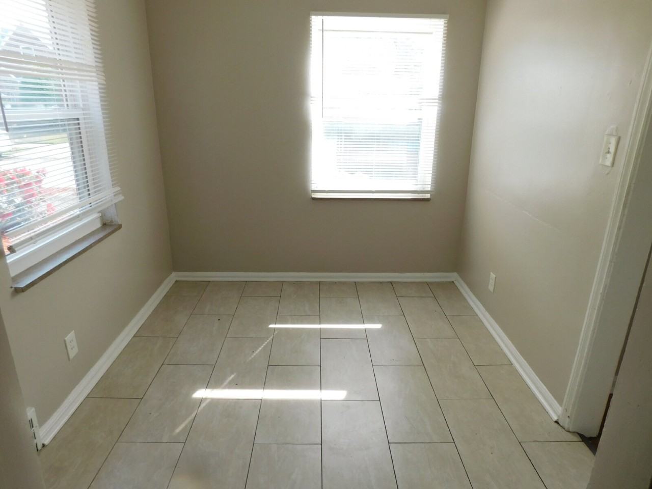 16601 Murray Hill St - Photo 3 of 10