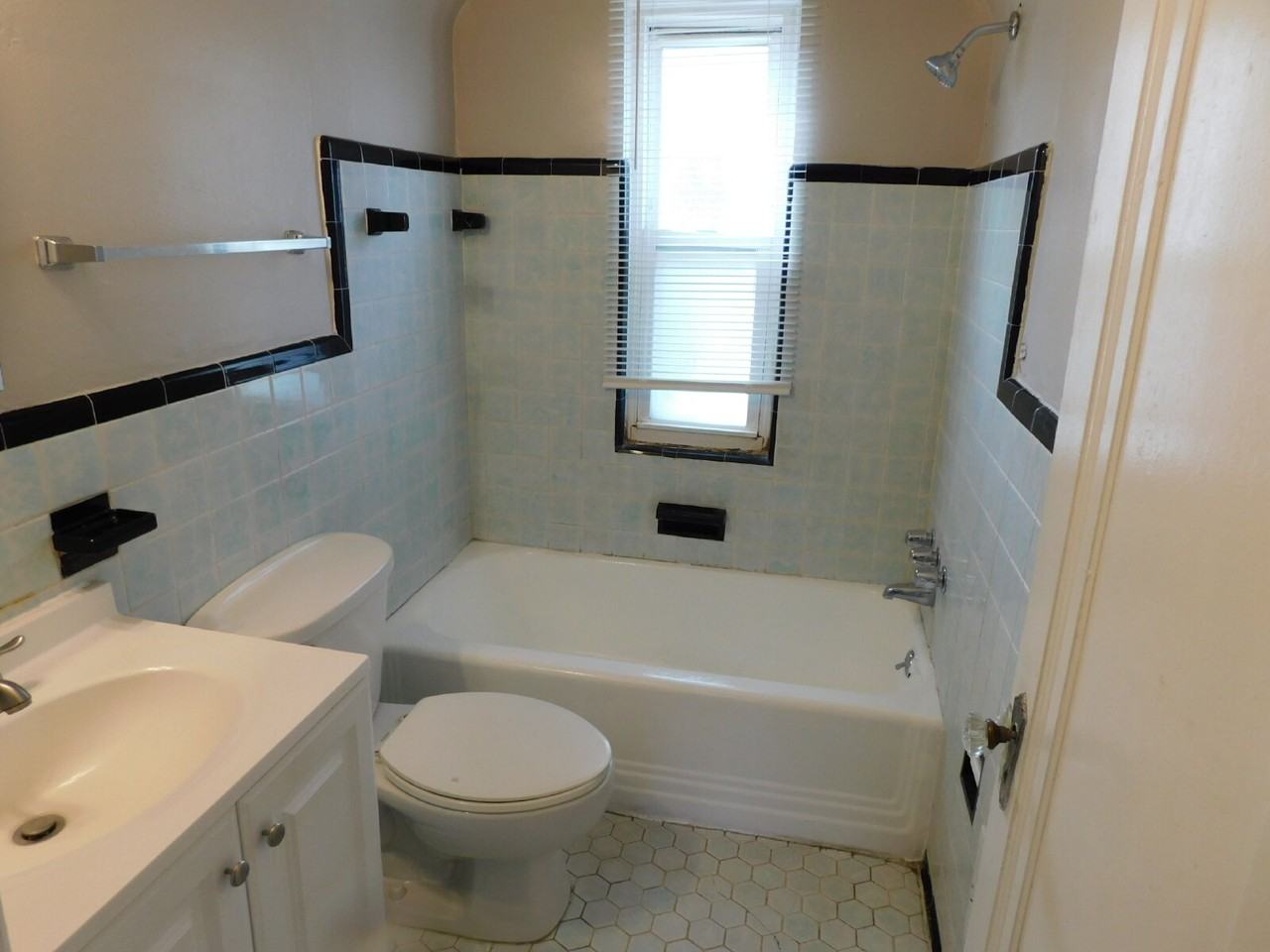 16601 Murray Hill St - Photo 5 of 10