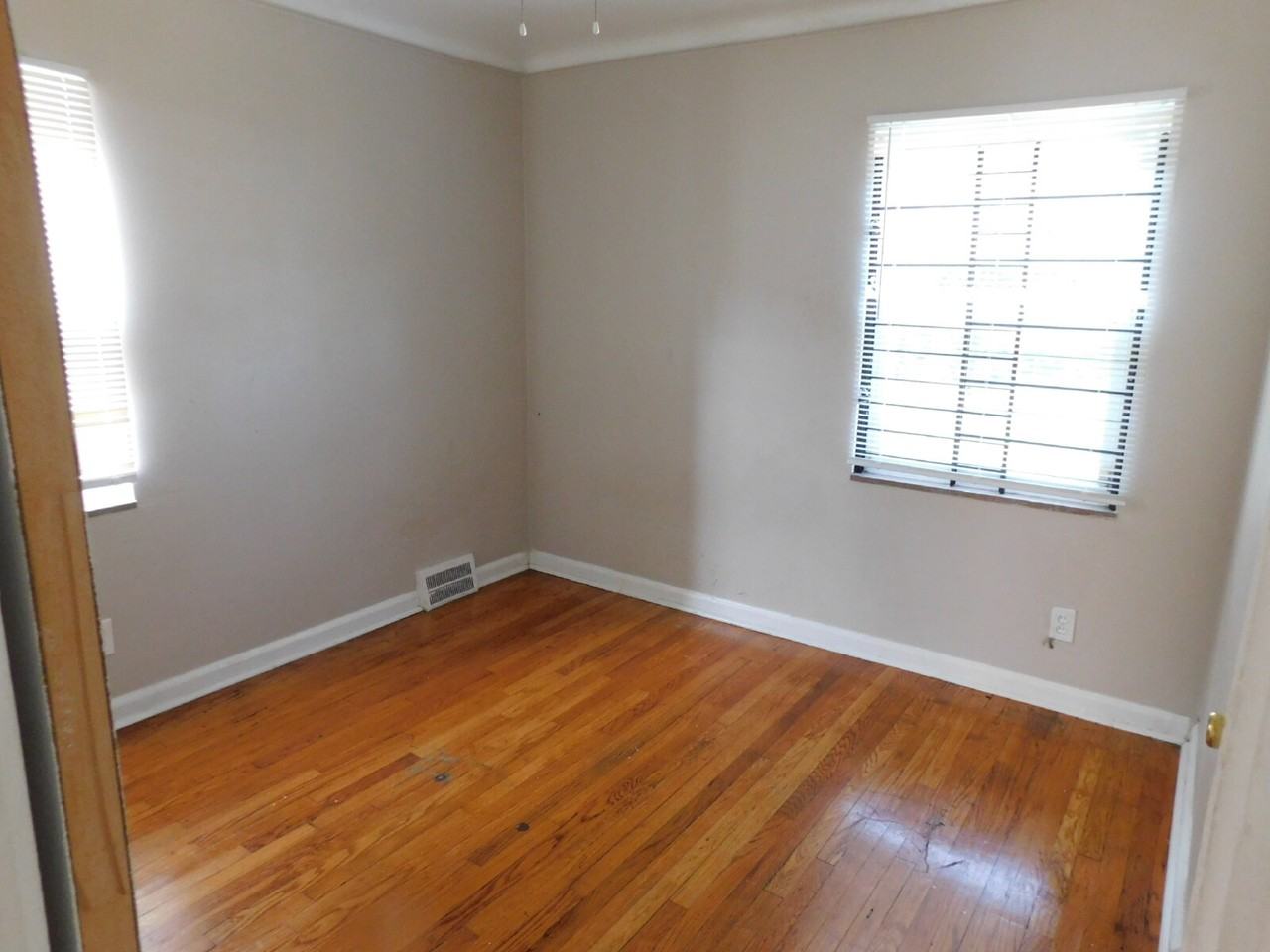 16601 Murray Hill St - Photo 6 of 10