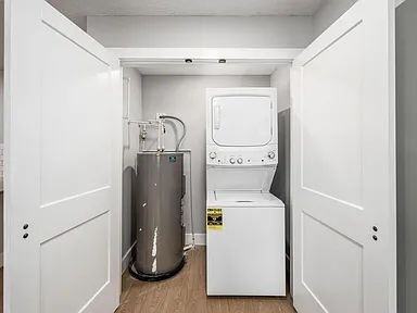 490 Forest St - Photo 2 of 4
