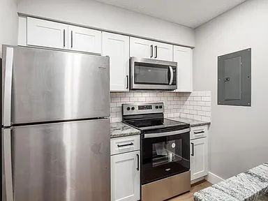 490 Forest St - Photo 3 of 4