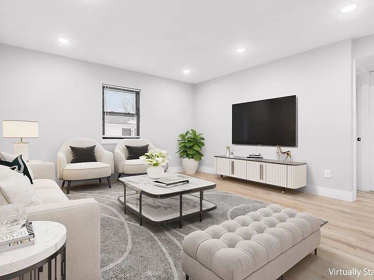 765 S Washington Ave - Photo 3 of 5