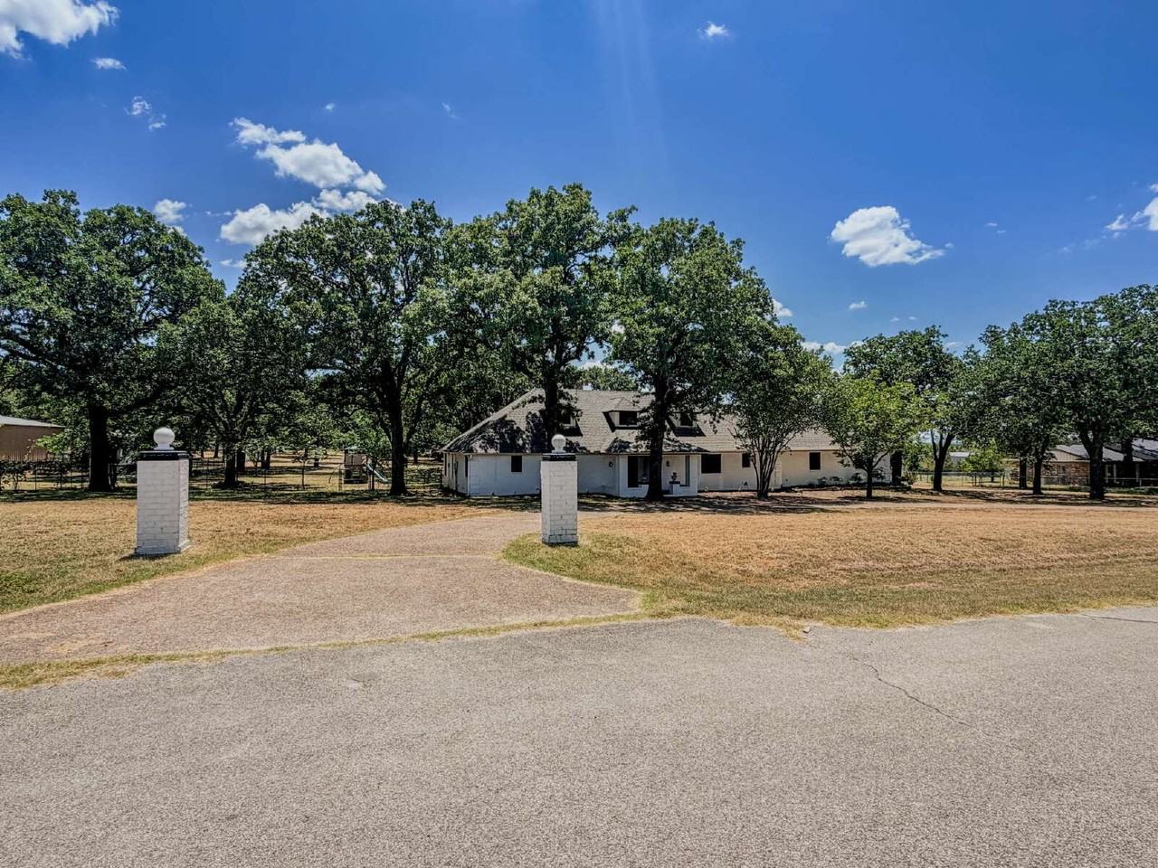 2524 Mockingbird Rd - Photo 3 of 50