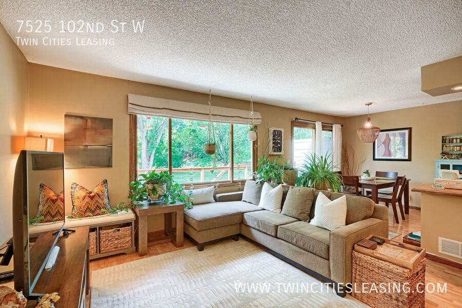 7525 W 102nd St - Photo 2 of 27