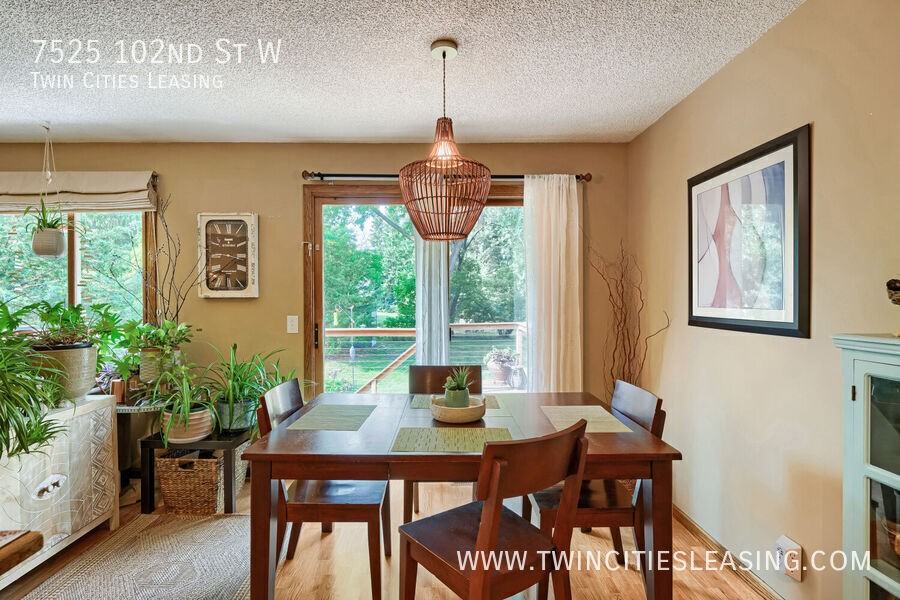7525 W 102nd St - Photo 5 of 27