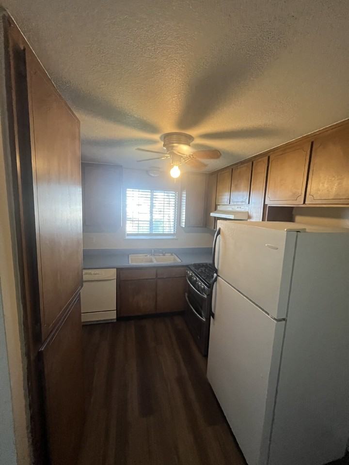271 Riverboat Rd - Photo 2 of 8