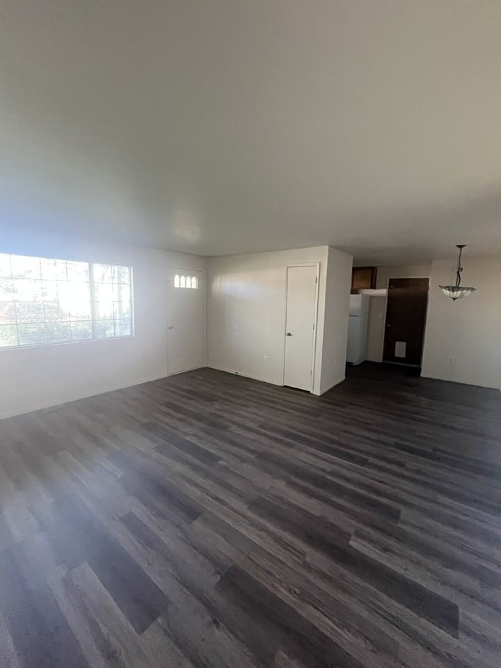 271 Riverboat Rd - Photo 4 of 8