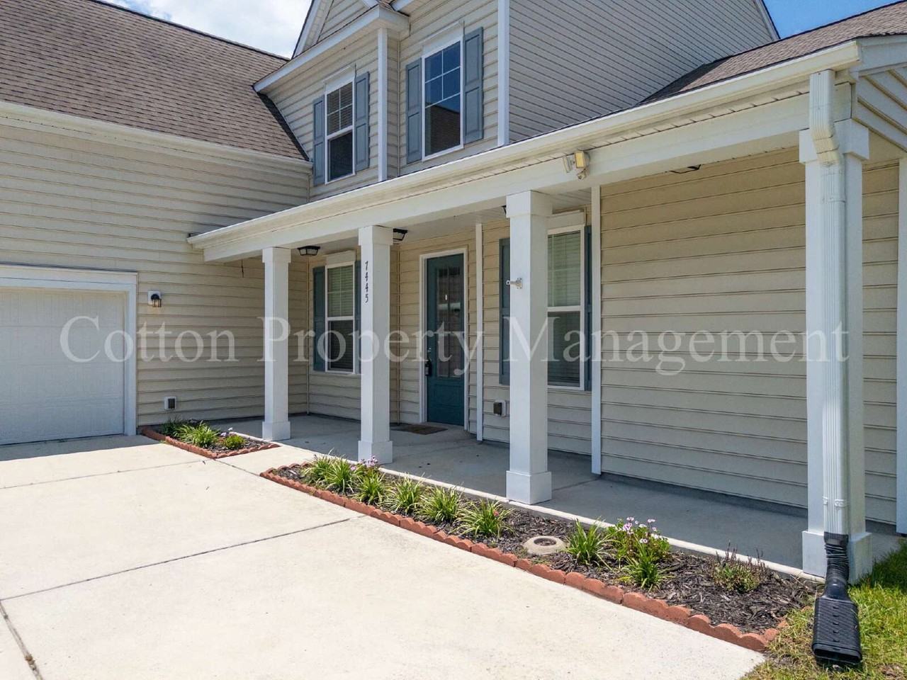 7445 Darius Dr - Photo 4 of 47
