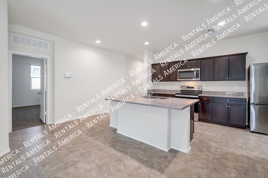 4655 W Basil Ave - Photo 4 of 15