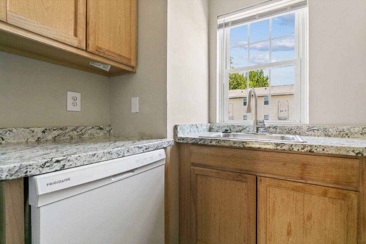 506 Genneys Way - Photo 5 of 20