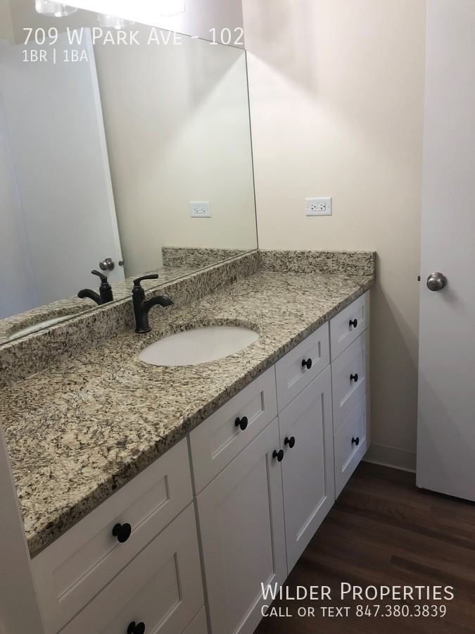 709 W Park Ave #102 - Photo 7 of 11