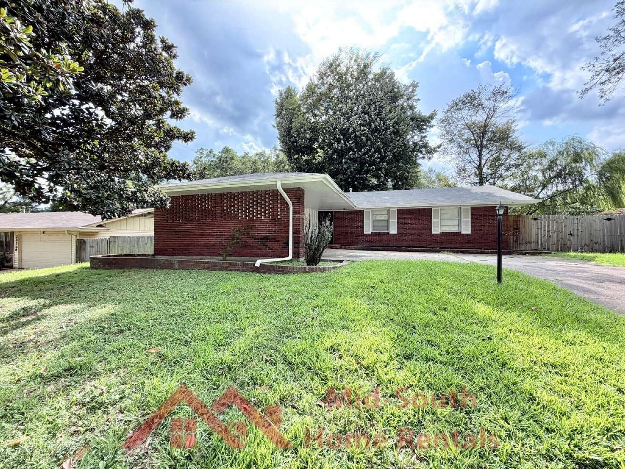 3831 Hermitage Dr - Photo 2 of 23