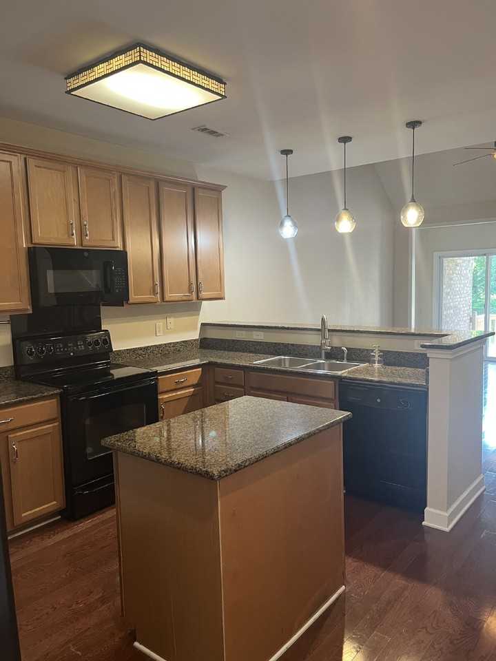 7529 Kemberton Ct - Photo 5 of 37