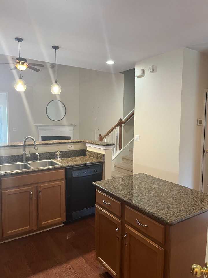 7529 Kemberton Ct - Photo 7 of 37