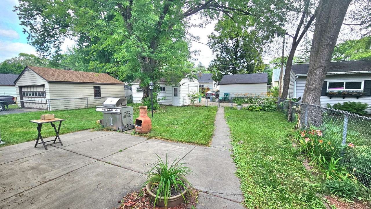 2817 Idaho Ave S - Photo 2 of 15