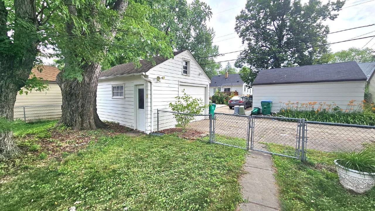 2817 Idaho Ave S - Photo 3 of 15