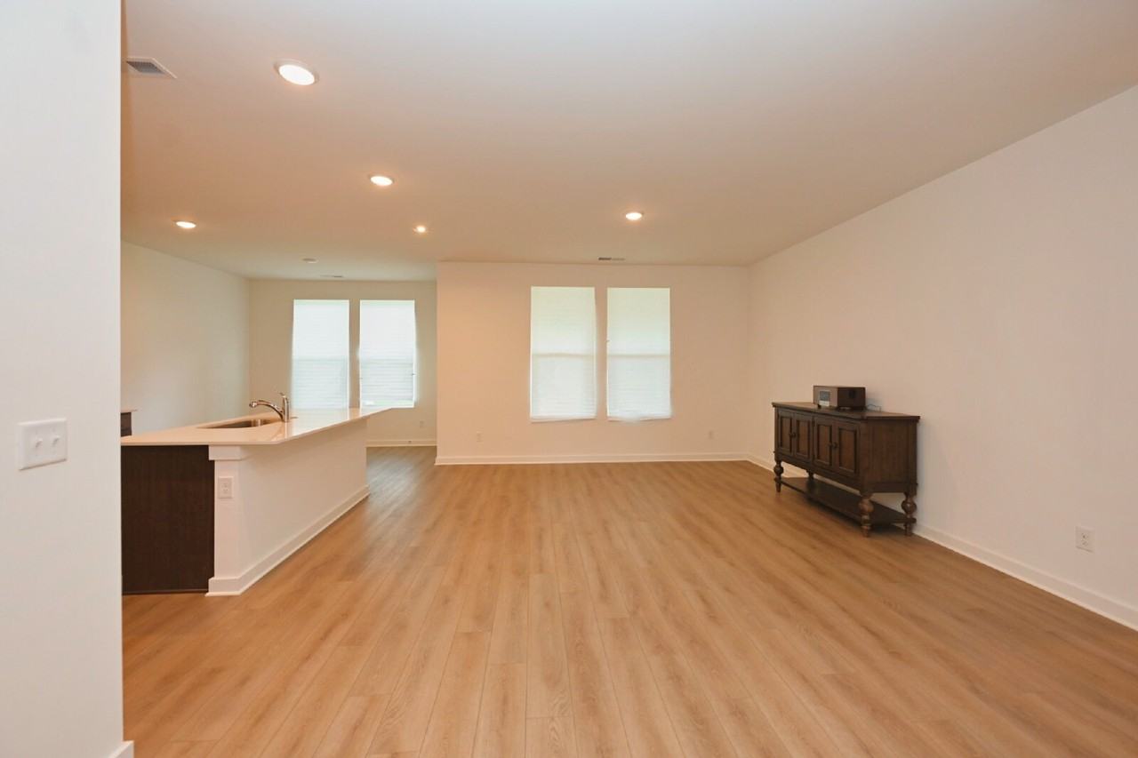 7187 Sutton Dr - Photo 5 of 49