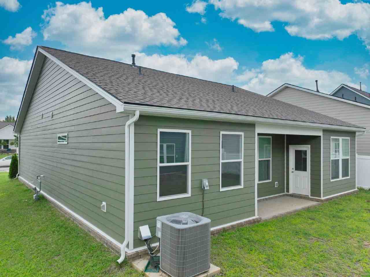 7187 Sutton Dr - Photo 5 of 44