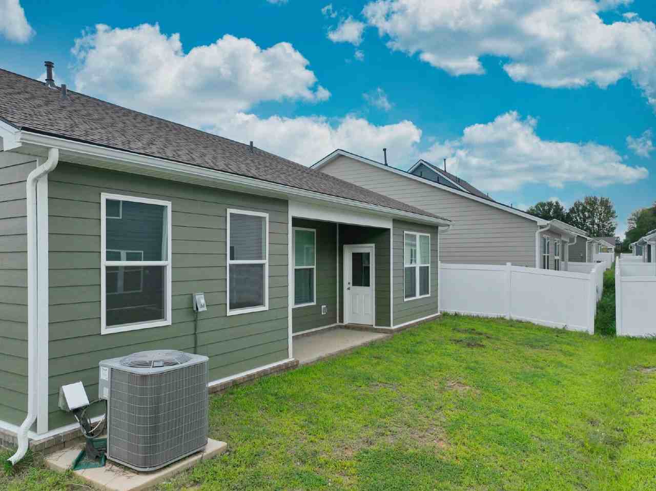 7187 Sutton Dr - Photo 6 of 44