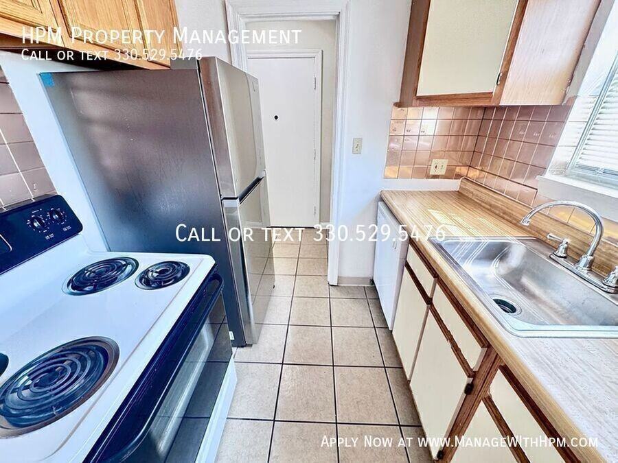 15725 Van Aken Blvd #M108 - Photo 6 of 8