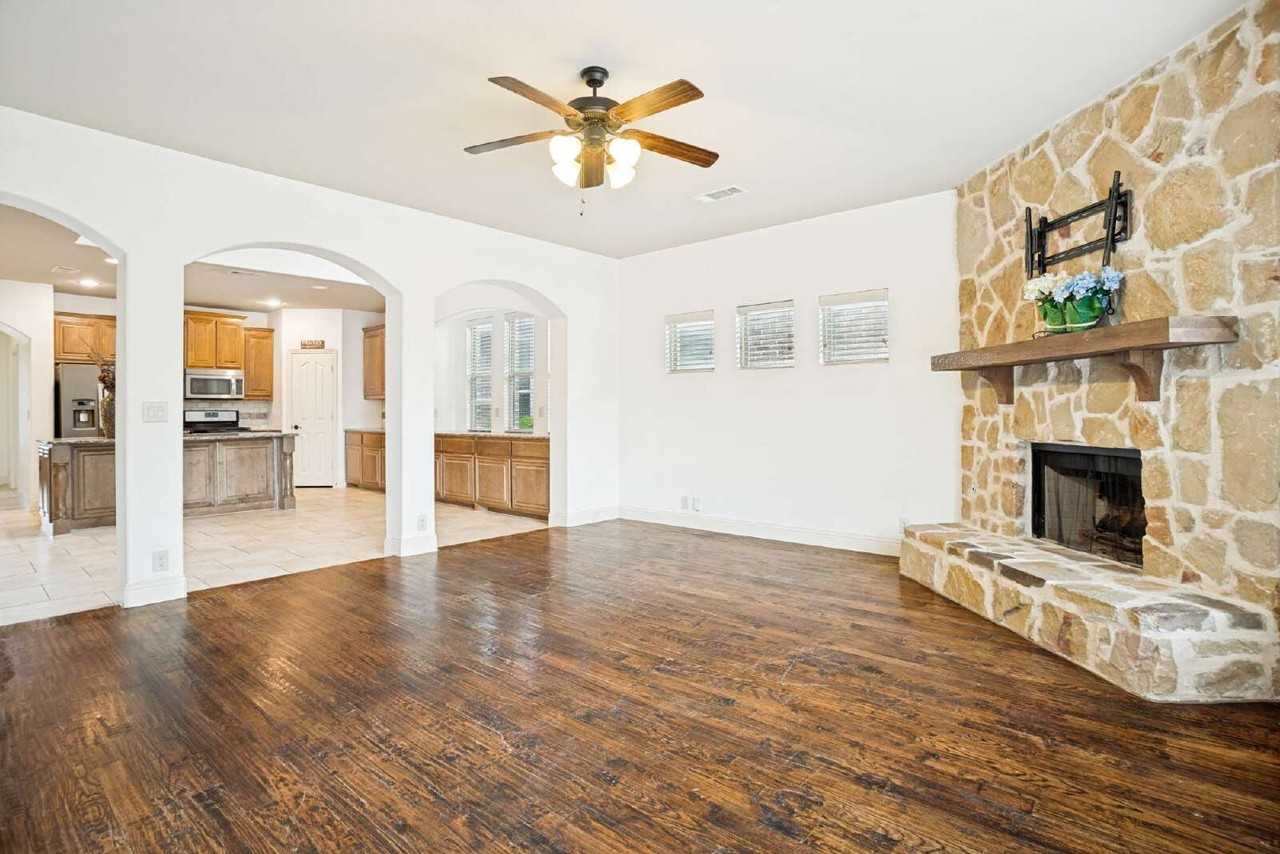 1204 E Shawnee Dr - Photo 4 of 26