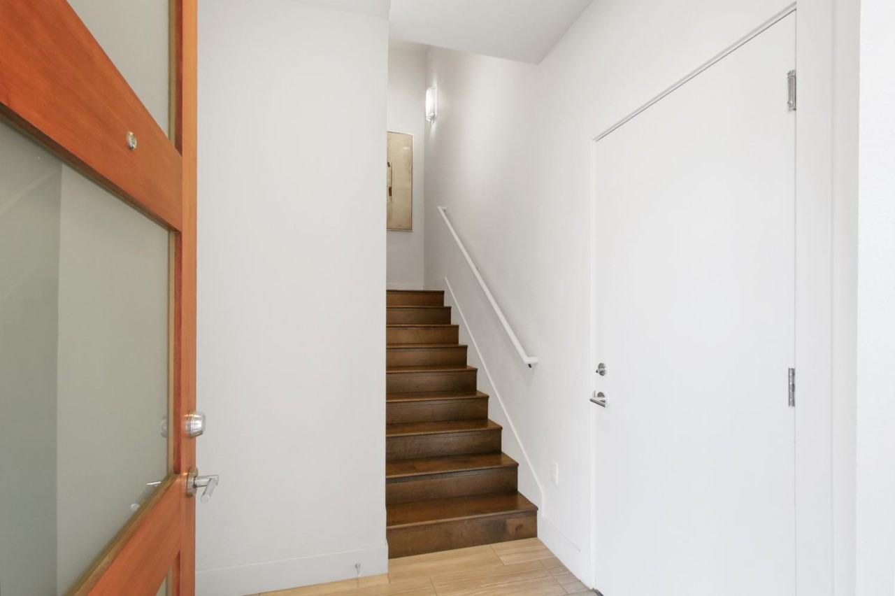 2746 5th St #B - Photo 3 of 43
