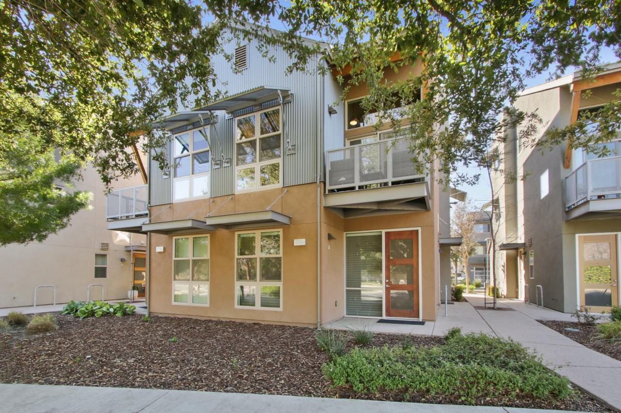 2746 5th St #B - Photo 4 of 43