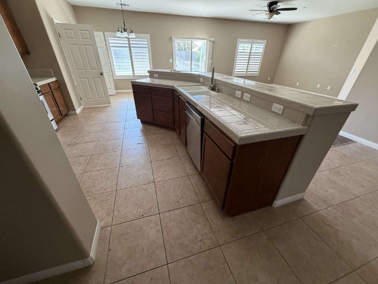 10903 Corbett Canyon Dr - Photo 2 of 14