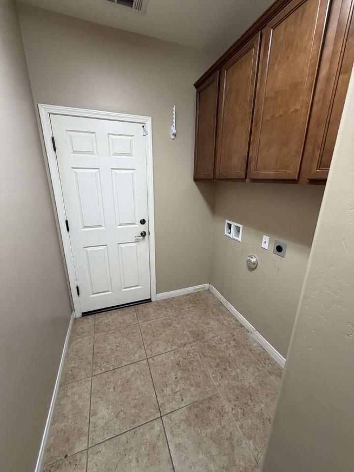 10903 Corbett Canyon Dr - Photo 7 of 14