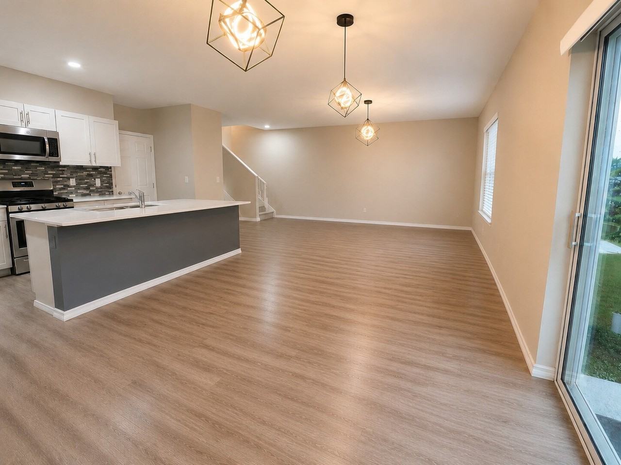 13029 Oak Hill Way - Photo 4 of 18