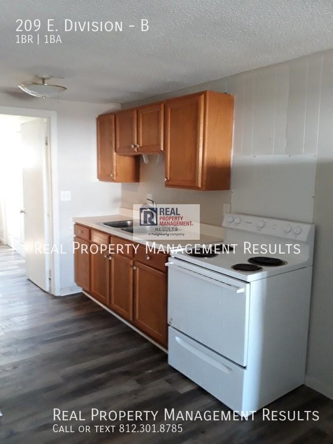 209 E Division St #B - Photo 5 of 10