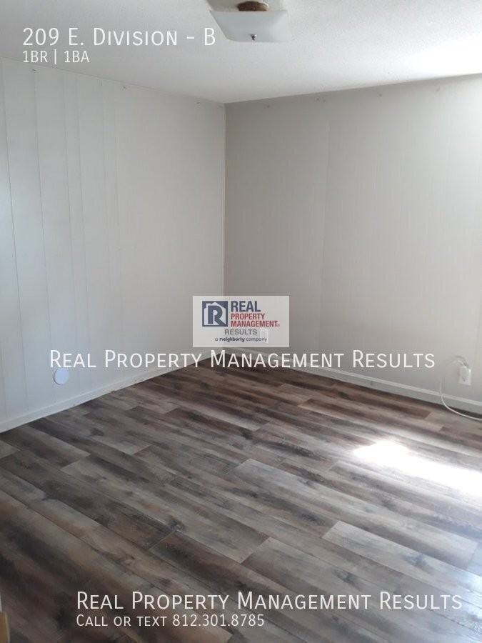 209 E Division St #B - Photo 6 of 10