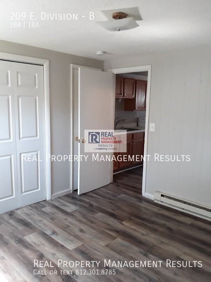 209 E Division St #B - Photo 7 of 10