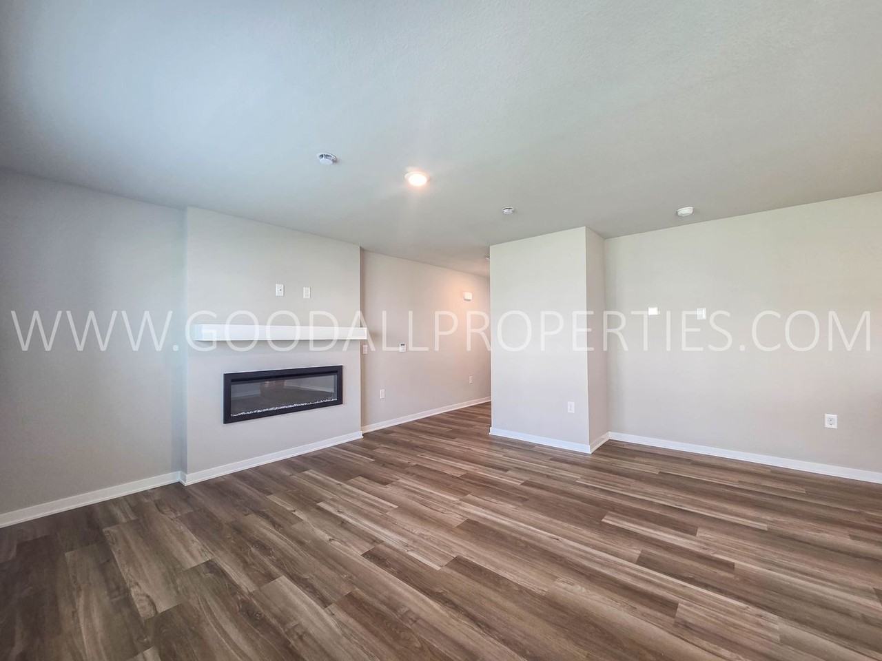 3595 Pershing Ln - Photo 5 of 19