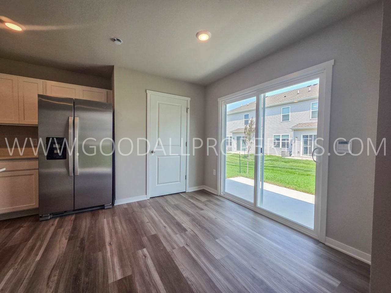 3595 Pershing Ln - Photo 6 of 19