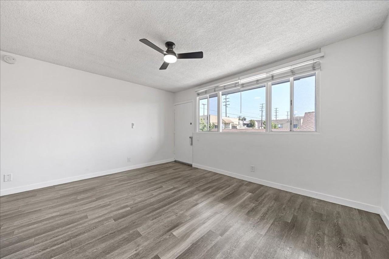 1626 Pine Ave #J - Photo 2 of 15