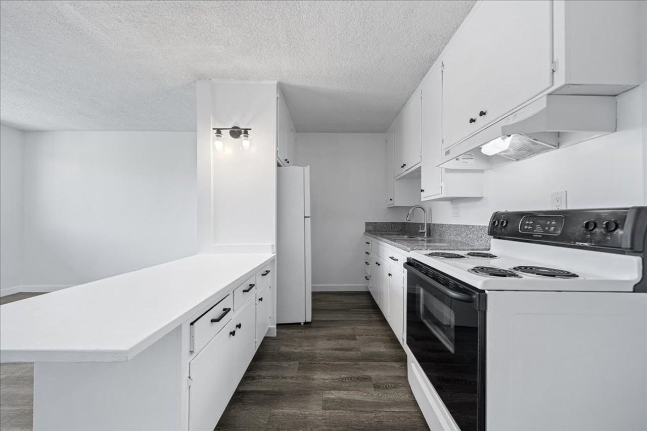 1626 Pine Ave #J - Photo 3 of 15