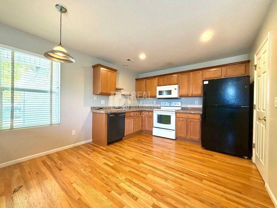 7881 S Kalispell Cir - Photo 2 of 17