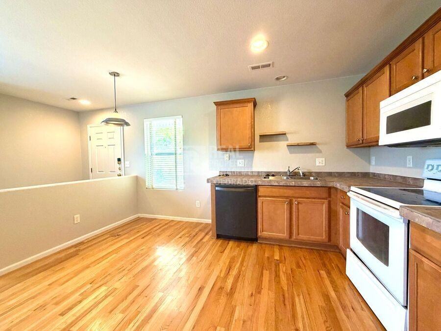 7881 S Kalispell Cir - Photo 3 of 17