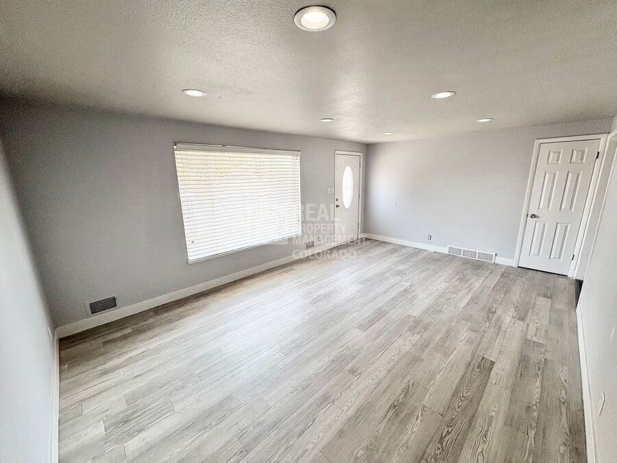 315 Galena St - Photo 3 of 25