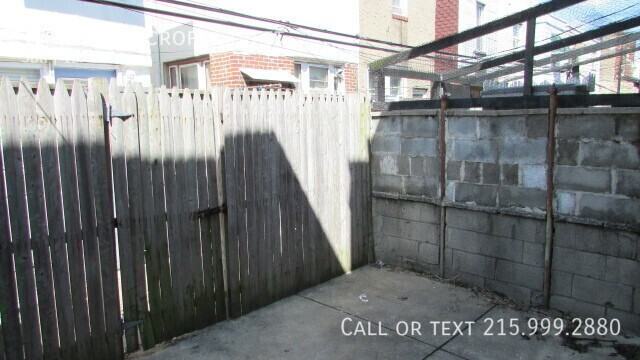 1716 S Bancroft St - Photo 4 of 6