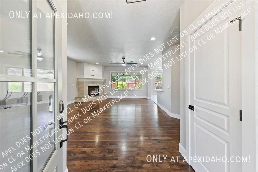 1828 W Divide Creek St - Photo 7 of 50