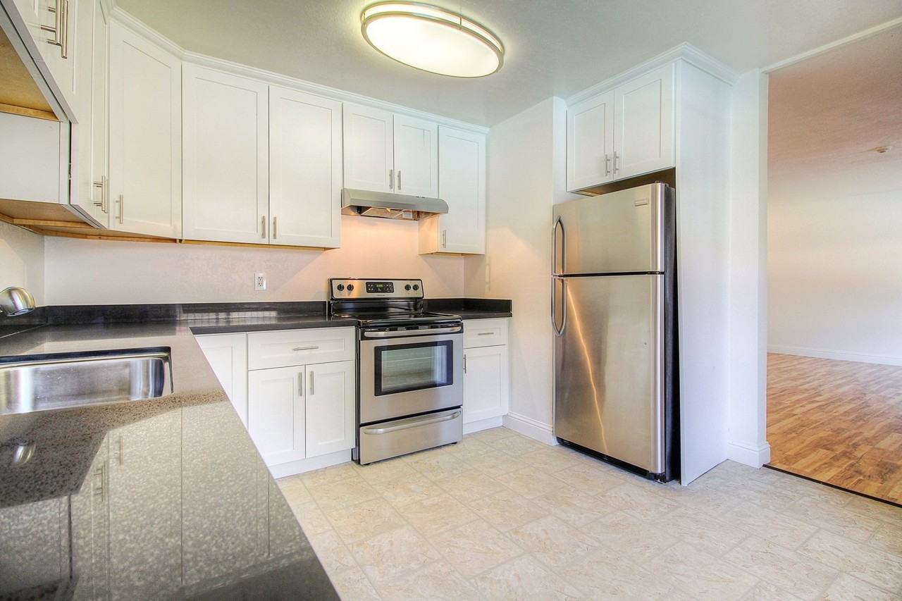 6221 Montecito Blvd #16 - Photo 3 of 20