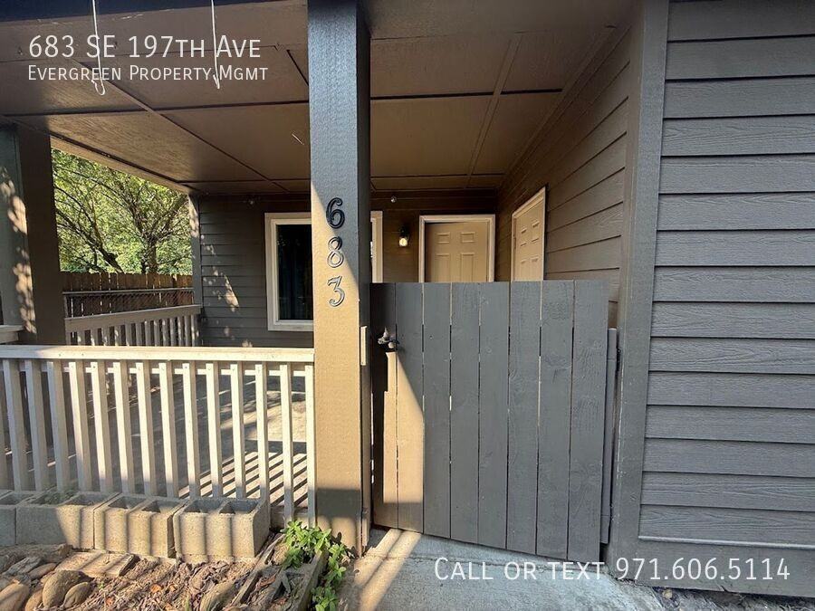 683 Se 197th Ave - Photo 4 of 46