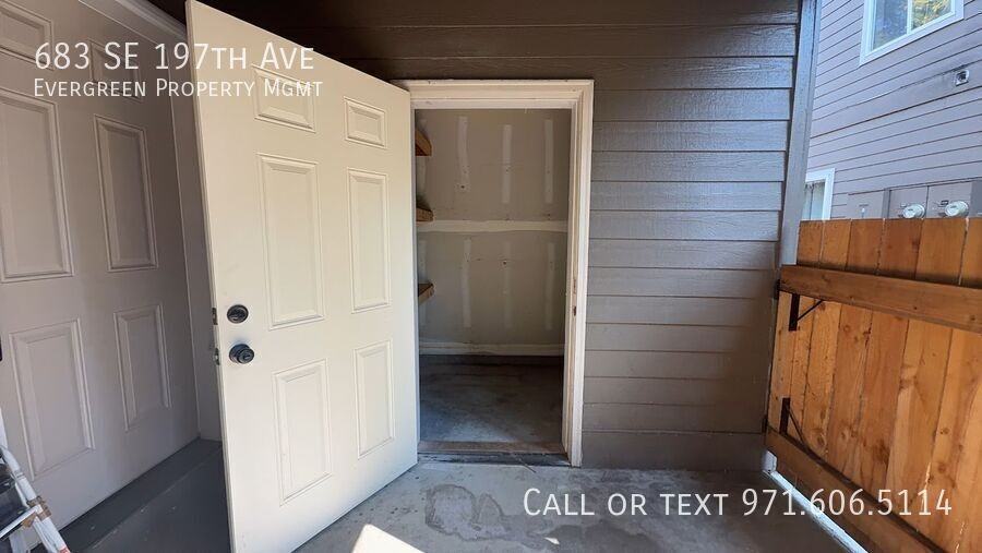 683 Se 197th Ave - Photo 5 of 46