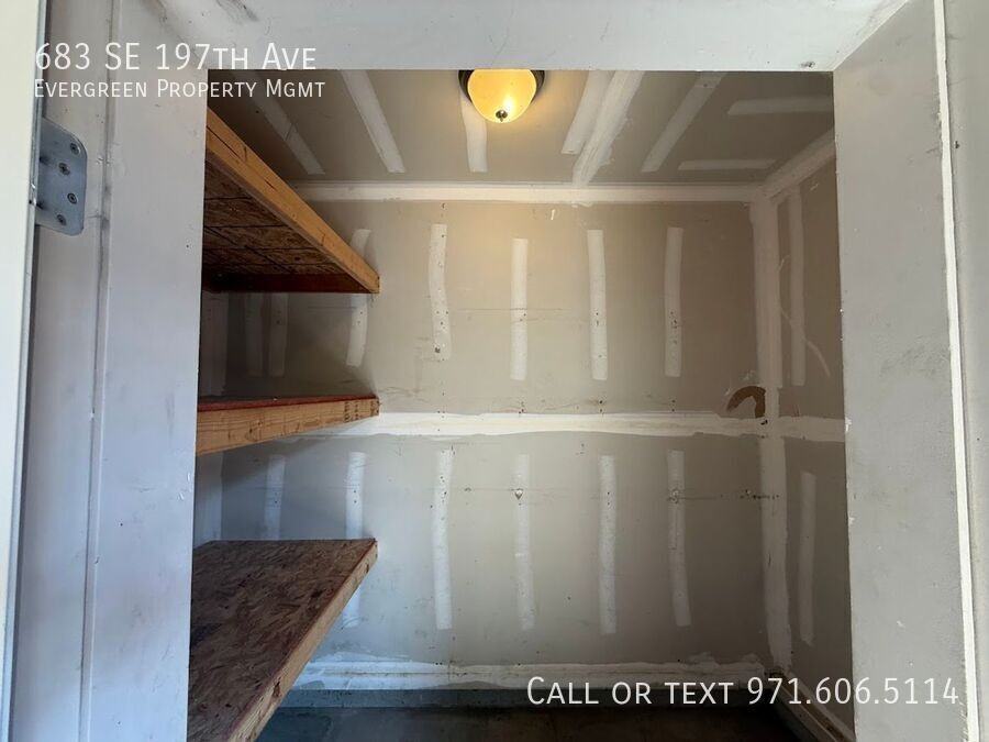 683 Se 197th Ave - Photo 6 of 46