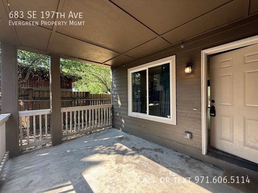 683 Se 197th Ave - Photo 7 of 46
