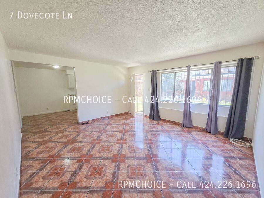 7 Dovecote Ln - Photo 4 of 28